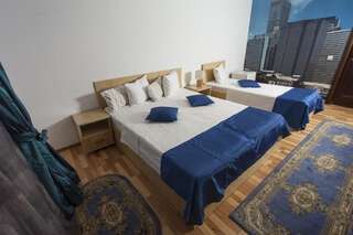 Отели типа «постель и завтрак» City Garden Rooms and Apartments Бухарест Семейный номер (для 2+1 взрослых)-1