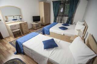 Отели типа «постель и завтрак» City Garden Rooms and Apartments Бухарест Семейный номер (для 2+1 взрослых)-2